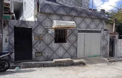 Imagem: A casa possui 2 Dormitórios, 2 Banheiros, 1 Vaga na garagem