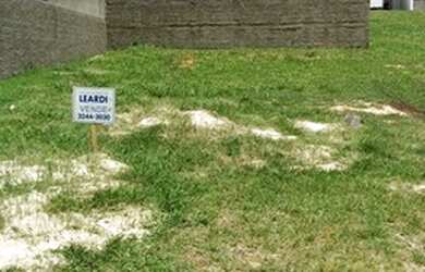 Imagem: O terreno possui 300m² de Área e está localizado em Pinheiro