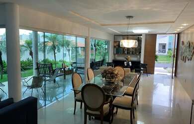 Imagem: A casa em condomínio à venda possui 5 Dormitórios, 5 Banheiros