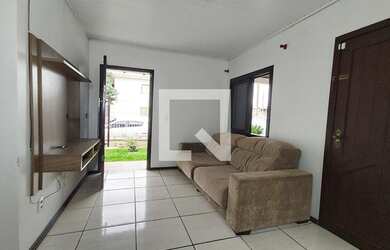 Imagem: A casa possui 2 Dormitórios, 1 Banheiro, 1 Vaga na garagem