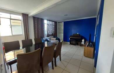 Imagem: A casa possui 3 Dormitórios e 2 Banheiros e está localizado