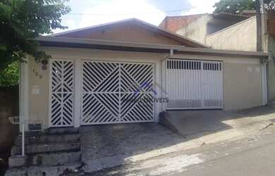 Imagem: A casa possui 3 Dormitórios, 4 Banheiros, 4 Vagas na garagem