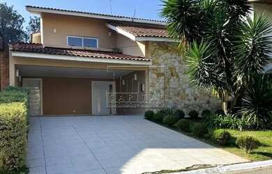 Imagem: A casa em condomínio possui 4 Dormitórios, 5 Banheiros, 2