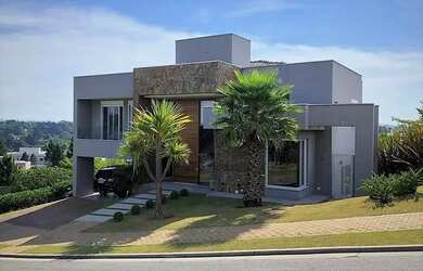 Imagem: A casa em condomínio possui 5 Dormitórios, 5 Banheiros, 4