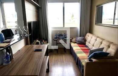 Imagem: O apartamento possui 2 Dormitórios, 1 Banheiro, 1 Vaga na garagem