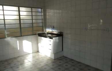 Imagem: A casa possui 2 Dormitórios, 2 Banheiros, 155m² de Área e