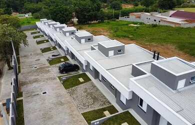 Imagem: A casa possui 2 Dormitórios, 1 Banheiro, 1 Vaga na garagem