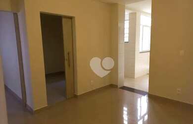 Imagem: A casa possui 3 Dormitórios, 1 Banheiro, 1 Vaga na garagem