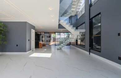 Imagem: A casa em condomínio possui 5 Dormitórios, 5 Banheiros, 3