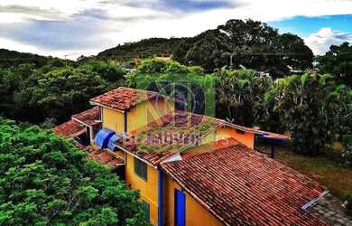 Imagem: A casa possui 3 Dormitórios, 4 Banheiros e 245m² de Área