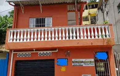 Imagem: A casa possui 3 Dormitórios, 4 Banheiros, 1 Vaga na garagem