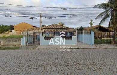 Imagem: A casa possui 3 Dormitórios, 2 Banheiros, 3 Vagas na garagem