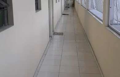 Imagem: A casa possui 1 Dormitório, 1 Banheiro, 1 Vaga na garagem