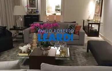 Imagem: O apartamento possui 4 Dormitórios, 5 Banheiros, 5 Vagas na