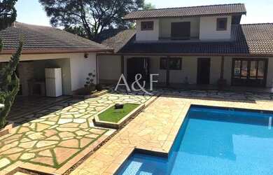 Imagem: A casa em condomínio possui 4 Dormitórios, 5 Banheiros, 3