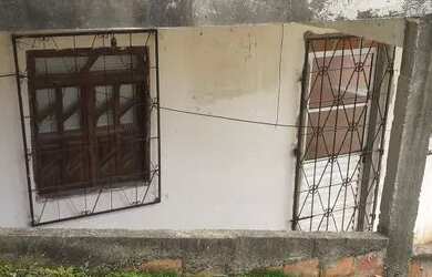 Imagem: A casa possui 2 Dormitórios, 1 Banheiro e está localizado