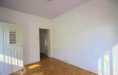 Imagem: A casa possui 1 Dormitório, 1 Banheiro, 60m² de Área e está