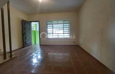 Imagem: A casa possui 2 Dormitórios, 2 Banheiros, 1 Vaga na garagem