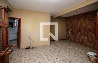 Imagem: A casa possui 3 Dormitórios, 1 Banheiro, 5 Vagas na garagem