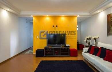 Imagem: A casa possui 3 Dormitórios, 4 Banheiros, 5 Vagas na garagem