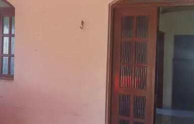 Imagem: A casa possui 2 Dormitórios, 1 Banheiro, 1 Vaga na garagem