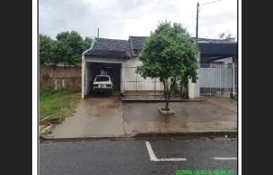 Imagem: A casa possui 2 Dormitórios, 1 Banheiro, 1 Vaga na garagem