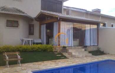 Imagem: A casa possui 5 Dormitórios, 4 Banheiros, 5 Vagas na garagem