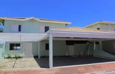 Imagem: A casa em condomínio possui 4 Dormitórios, 4 Banheiros, 4