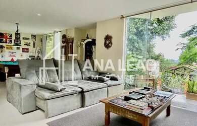 Imagem: A casa em condomínio possui 3 Dormitórios, 4 Banheiros e 300m²