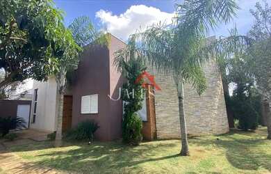 Imagem: A casa em condomínio possui 3 Dormitórios, 4 Banheiros, 3