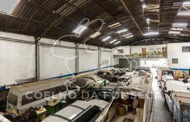 Imagem: O depósito possui 4 Vagas na garagem, 1.250m² de Área e