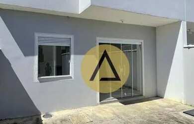 Imagem: A casa possui 2 Dormitórios, 1 Banheiro, 3 Vagas na garagem