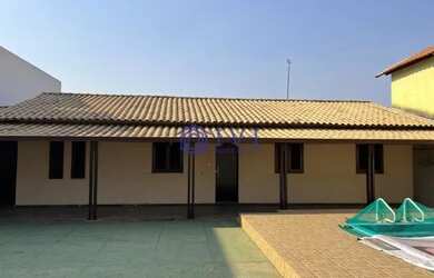 Imagem: A casa possui 5 Dormitórios, 5 Banheiros, 5 Vagas na garagem