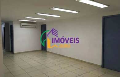 Imagem: O depósito possui 2 Vagas na garagem, 568m² de Área e está