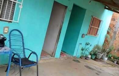 Imagem: A casa possui 2 Dormitórios, 2 Banheiros e está localizado