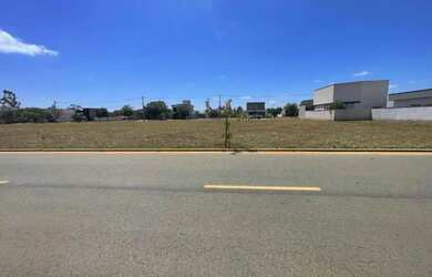 Imagem: O terreno possui 304m² de Área e está localizado em Terras