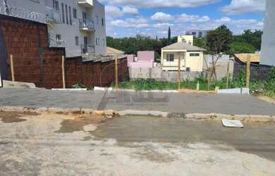 Imagem: O terreno possui 270m² de Área e está localizado em Centro