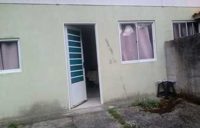 Imagem: A casa possui 2 Dormitórios, 1 Banheiro, 2 Vagas na garagem