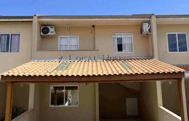 Imagem: A casa possui 3 Dormitórios, 3 Banheiros, 2 Vagas na garagem