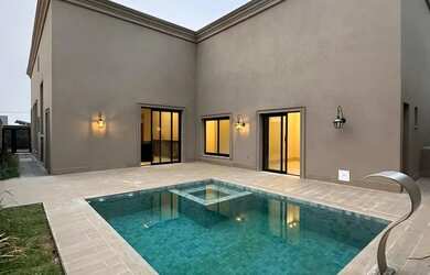 Imagem: A casa em condomínio possui 4 Dormitórios, 5 Banheiros, 4