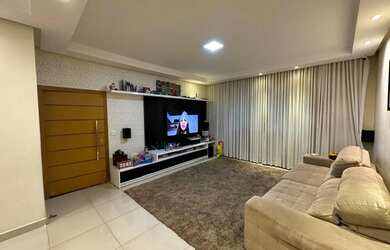 Imagem: A casa possui 3 Dormitórios, 3 Banheiros, 3 Vagas na garagem