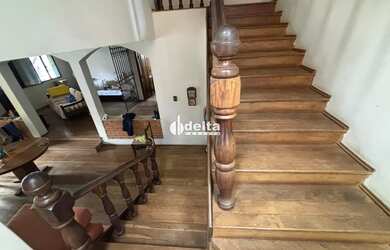 Imagem 8: Casa estilo sobrado com 5 quartos sendo 1 suíte disponível para locação...