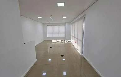 Imagem: O depósito possui 1 Vaga na garagem, 43m² de Área e está