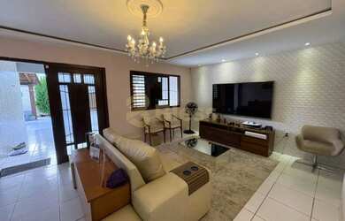 Imagem: A casa possui 3 Dormitórios, 4 Banheiros, 4 Vagas na garagem