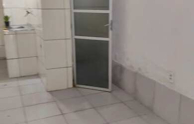 Imagem: A casa em condomínio possui 1 Dormitório, 1 Banheiro e está