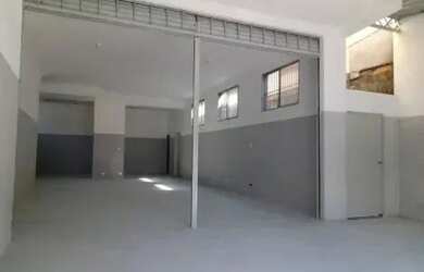 Imagem: O depósito possui 3 Vagas na garagem, 90m² de Área e está