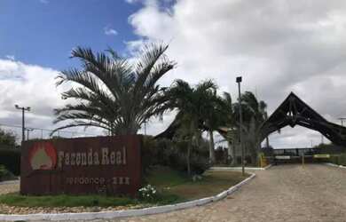 Imagem: A chácara possui 720m² de Área, Área de serviço e Varanda