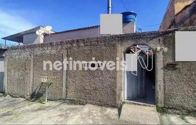 Imagem: A casa possui 3 Dormitórios, 1 Banheiro, 2 Vagas na garagem