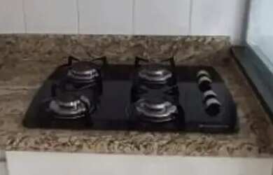 Imagem: O apartamento possui 2 Dormitórios, 1 Banheiro, 1 Vaga na garagem