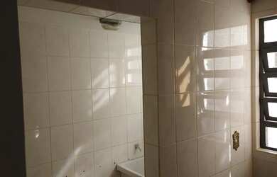 Imagem: O apartamento possui 3 Dormitórios, 1 Banheiro, 1 Vaga na garagem